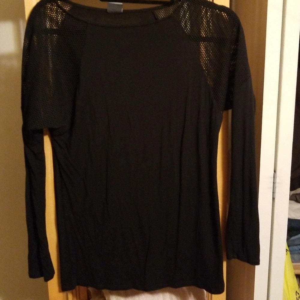 Champion black shirt, mesh in sleeves